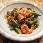 馬来風光美食 - 海老とオクラの炒め物