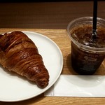 フレッシュネスバーガー - クロワッサン：180円税別、コーヒー：200円税別