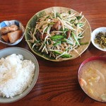 小料理 きぬや - ニラレバ定食