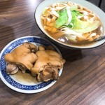 小王牛肉麺舘 - ②滷豬腳麵120元(≒約430円)