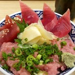 寿司 築地日本海 - まぐろ三丼780円