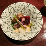 りょうりや 御旅屋 - うめいろ　鰹　いしかげ貝　みんくくじら