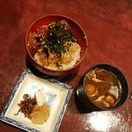 りょうりや 御旅屋 - どんぶり全景