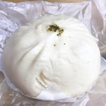 高雄包手 - ②酸菜扣肉包　高菜角煮まんじゅう３０元(≒約１０８円)