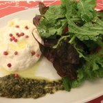 トラットリア 29 - 「ブラッターとルッコラとトマトのサラダ」:ミルキーで澄んだコクのモッツァレラは、病みつきになりそう♪