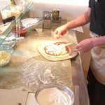 ALKEFIR - 一枚ずつ手作りピッツァ