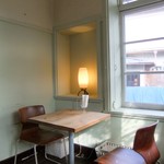 カフェ 坂の下 - 内観・明るいお部屋です。