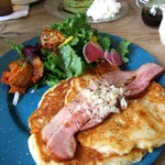 カフェ 坂の下 - チーズパンケーキ。ごはんですね。