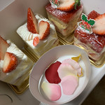 Patisserie Chez KOBE - いつもの花びらhirahira