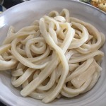 こむぎ - 「今週のランチ」（700円）のうどんアップ