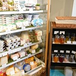 ラプチフロマージェリー～小さなチーズの店～ - 店内模様