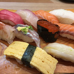 Edomae Bikkuri Sushi - 土曜のランチにぎり10貫です