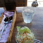 Ajiru - お冷や　サラダ　カトラリー