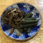旬ものと日本酒 とみ笑 - 山うどとぜんまい煮