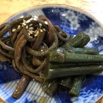 旬ものと日本酒 とみ笑 - 山うどとぜんまい煮