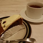 FIKAFABRIKEN - キャロットケーキ、紅茶