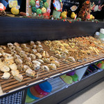 PePe - 開店直後。この後次々と補充&交換され、帰る頃には全く違うラインナップに。