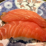 廻鮮寿司 塩釜港 - 「サーモン」もいい色です(*'-')b OK!