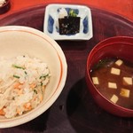 鮨うえの - 御飯と赤出汁・香物