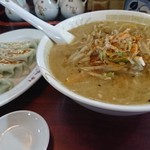 進来軒 - 味噌ラーメン・半餃子