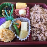 Supasenta Okuwa Koutaten - もっちり赤飯の味わい弁当
                      ４２９円