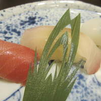 銀座 久兵衛 帝国ホテル大阪店 - お店でいただいた、御昼食 にぎり 志野 4200円(サ別)