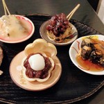 十文堂 - 「だんだん」おだんご3種チョイスにきんとん+最中。小ぶりでいろいろな味を楽しめていいですね〜どれも上品な甘みで美味しくいただきました。