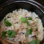 Seasonal earthenware pot-fired rice