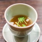 肉割烹 上 - 牛コンソメ  こしあぶら、山独活