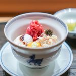 肉割烹 上 - 小丼  赤身、ランプ 越前蟹味噌和え、 白海老紹興酒漬け、 虎河豚の白子焼き