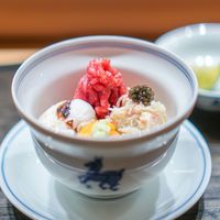 肉割烹 上 - 小丼  赤身、ランプ 越前蟹味噌和え、 白海老紹興酒漬け、 虎河豚の白子焼き