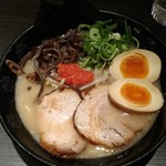 俺式 純 - 全部のせ豚骨ラーメン