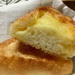 カンテボーレ - チーズをトッピングしたフランスパン