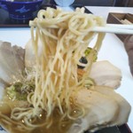 幸めん - チャーシューメン　細麺リフトアップ!