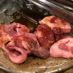 万両 - あご肉。独特の食感で美味しい。安い！