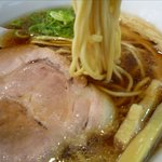 麺屋 菜々兵衛 - にぼし正油の麺