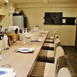 キッチンリブス - 広めのカウンター席