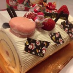 Patissier Yama - ノエルをイメージさせる切り株に近いケーキ