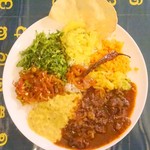 ロイヤルグリーン レストランアンドバー - 日替わりのビーフカレー(上から)