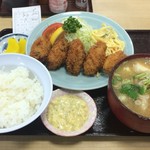 動坂食堂 - カキフライ定食を半ライスで味噌汁をとん汁にチェンジ