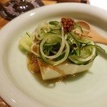 食堂 あいそ - チーズ豆腐と自家製ナメタケ、粒マスタード煮を乗せて