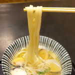 麺はツルツルと滑り良く、コシもあって美味しい。さすが、うどん専門店の貫禄を見せてくれる