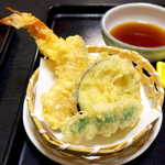 歌行燈 - 天ぷらはスタンダードな一品だが、カリッと仕上がっているのが印象的