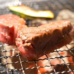 炭火焼肉 たけのうち 本店 - 黒毛和牛霜降り上かるび