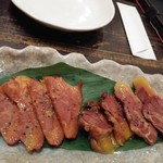 馬肉酒場 馬鹿うま精肉店 - 馬肉レアステーキ＆豪華馬刺5種盛り合わせ等2時間飲み放題付全8品5000円の一押し肉尽くしコースから燻製2種盛り