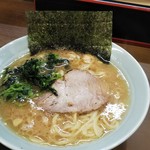 寿々喜家 本店 - ほうれん草がなきゃ家系じゃないよね！