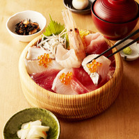 三重県産の食材と北海道の食材で作る絶品手こね寿司