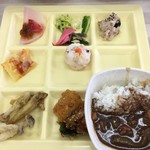 おうみんち - わかさぎ天ぷら、黒豆おこわ、ちらし寿司、ごはんピザ、カレー、漬物