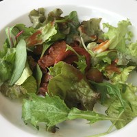 ブラッスリー ポール・ボキューズ 大丸東京 - イカとオリーブのトマトマリネ バレンシア風。酸味と塩気のバランスが良好な前菜です。