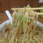 ラーメン二郎 - もやしとネギで旨さアップ